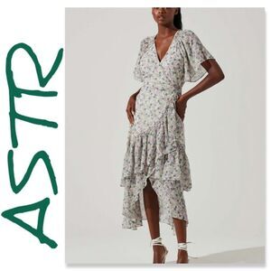 NWOT ASTR ADELLA FLORAL RUFFLE MIDI DRESS